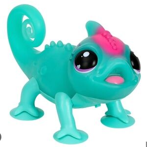 Little Live Pets Sunny the Bright Light Green Chameleon